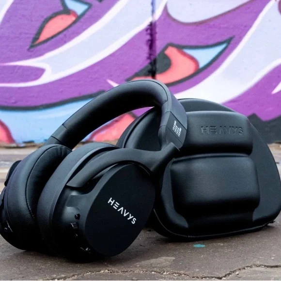 Heavys Black Over-Ear Headphones - Picture 1 of 9